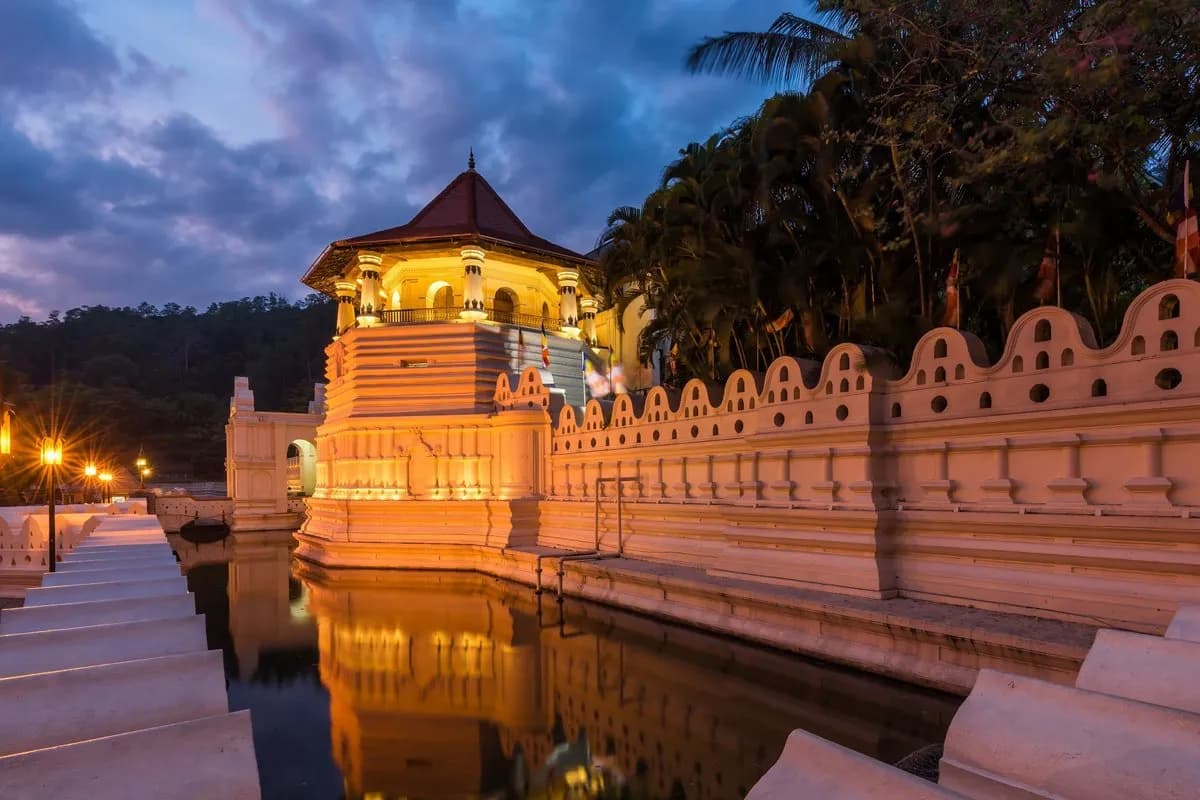 Temple of the Tooth, Kandy