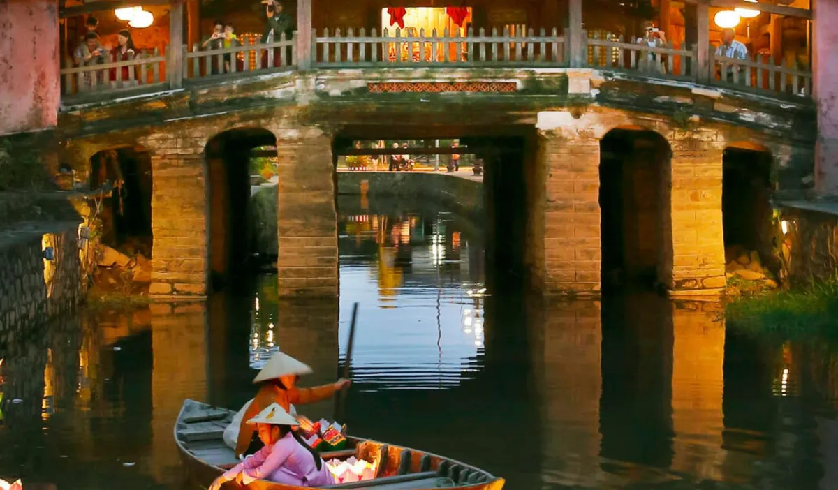 Lantern-lit Hoi An at night